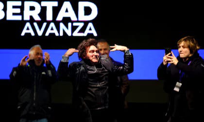 Javier y Karina Milei irán al búnker de La Libertad Avanza en La Plata para recibir los resultados