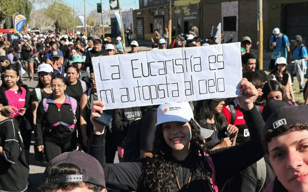 Santa Lucía le abrió los brazos a los jóvenes peregrinos