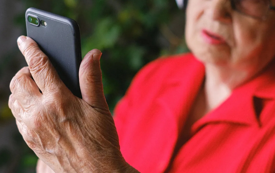 Estafa millonaria a una abuelita