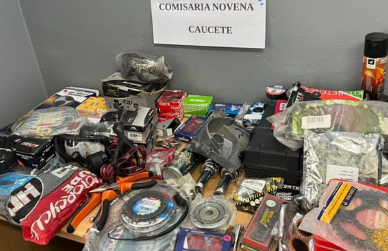 Trabajaba en un depósito de respuesto de moto  y se robaba la mercadería