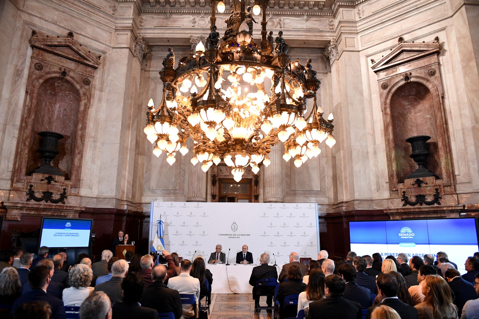 La comisión de minería presidida por el diputado nacional Walberto Allende, realizaron una jornada sobre los desafíos del sector en Argentina