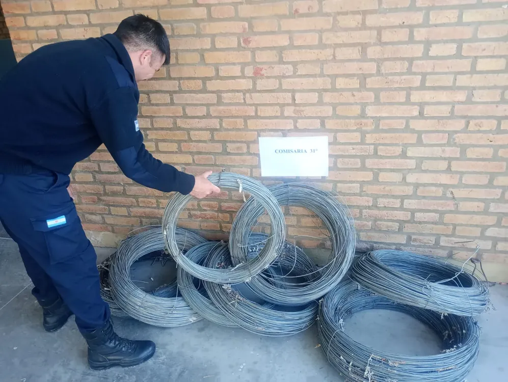 Recuperaron rollos de alambre robados de un galpón de 9 de Julio
