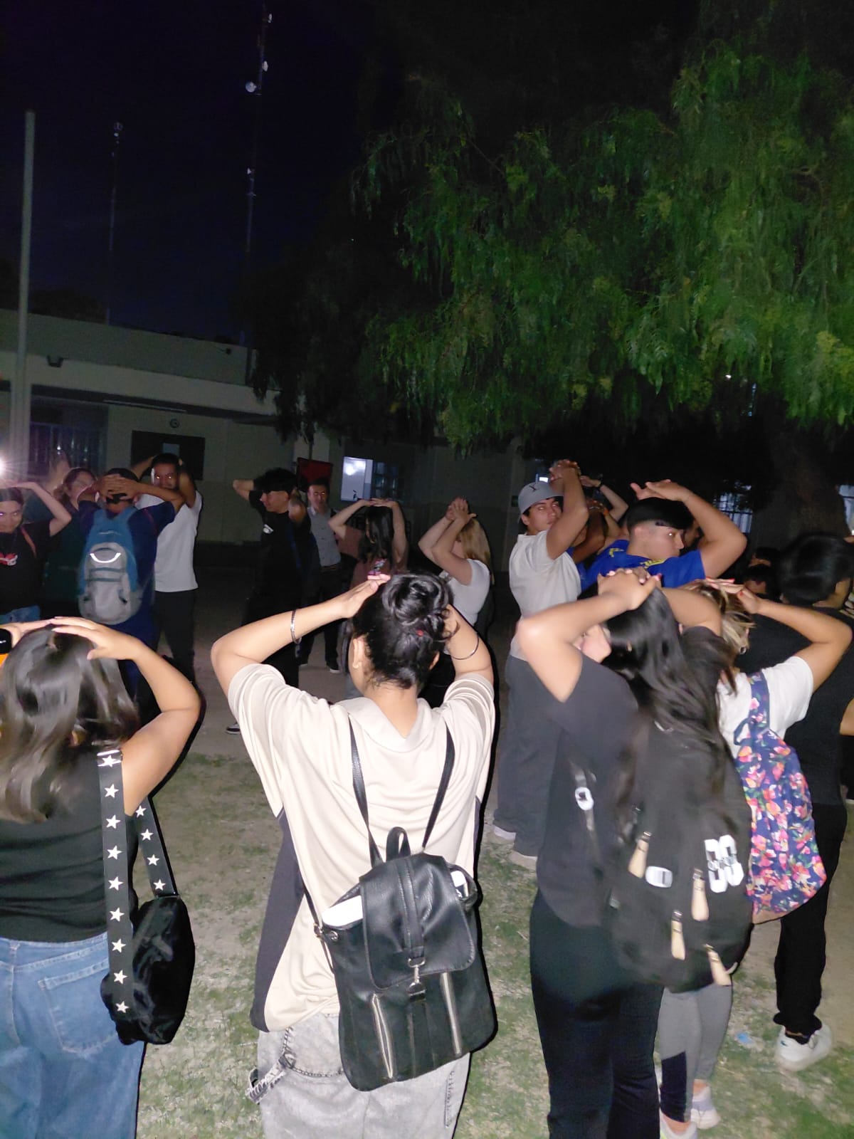 Simulacro de sismo en el Cens Jorge Yacante