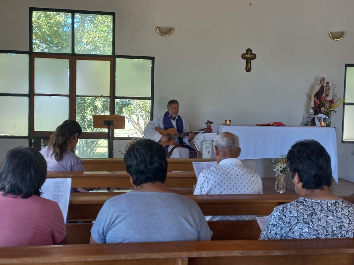 Misa por el Día de la Madre en la Capilla del Cementerio Parque El Palmar