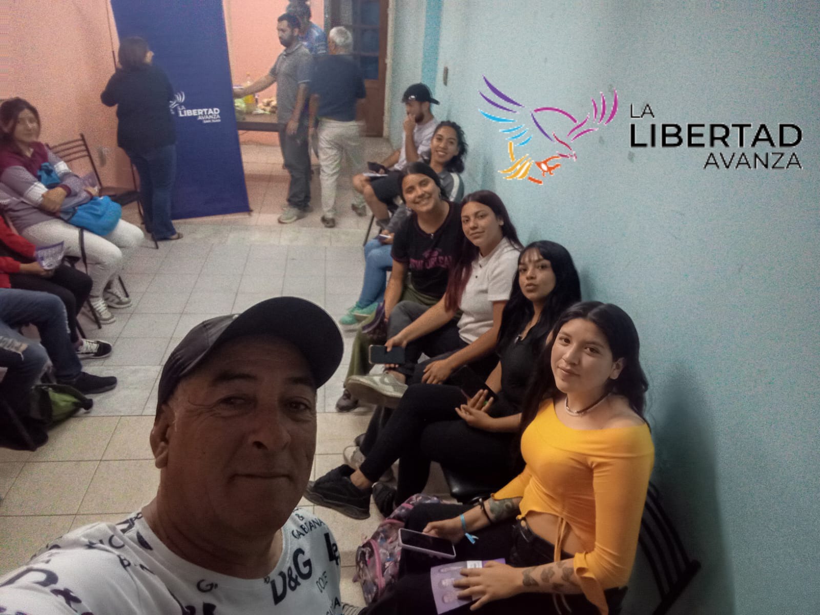 Estos son los jóvenes que cuidaron los votos de Milei en 9 de Julio