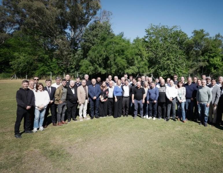 Fuerte apoyo de los intendentes a Kicillof ante el ataque de Cristina: “vamos por el 2027”