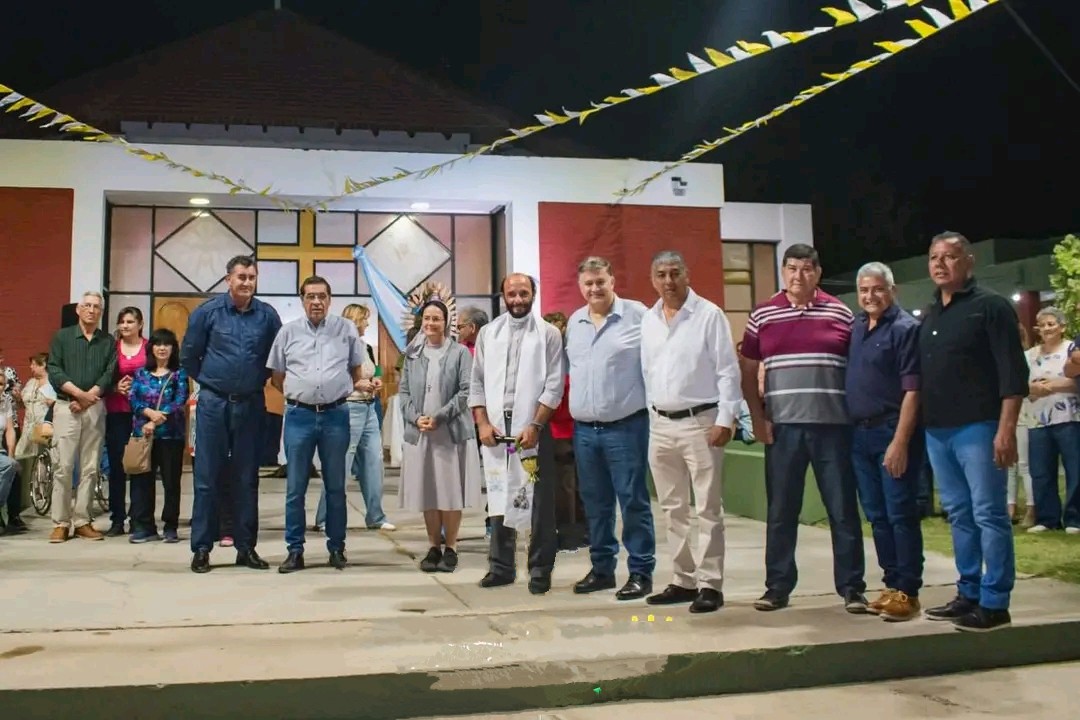 Inauguración de luminarias y cartel identificatorio en la Parroquia del Perpetuo Socorro