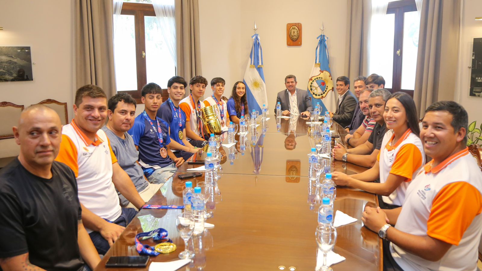 Orrego recibió a los “embajadores deportivos” sanjuaninos tras sus triunfos nacionales y mundiales