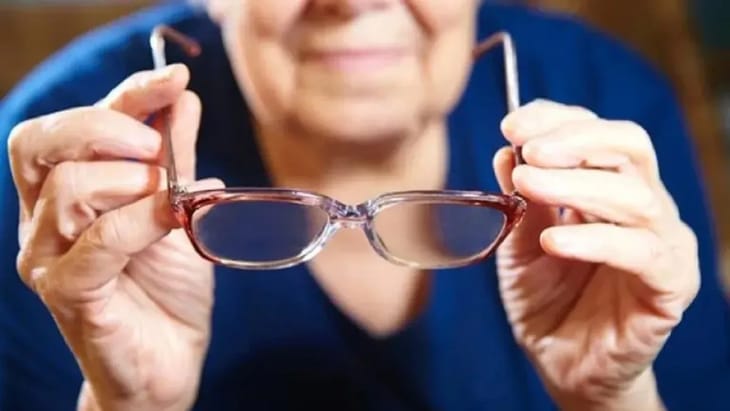 El concejal Gabriel Alcaras anuncia el primer operativo de PAMI en 25 de Mayo