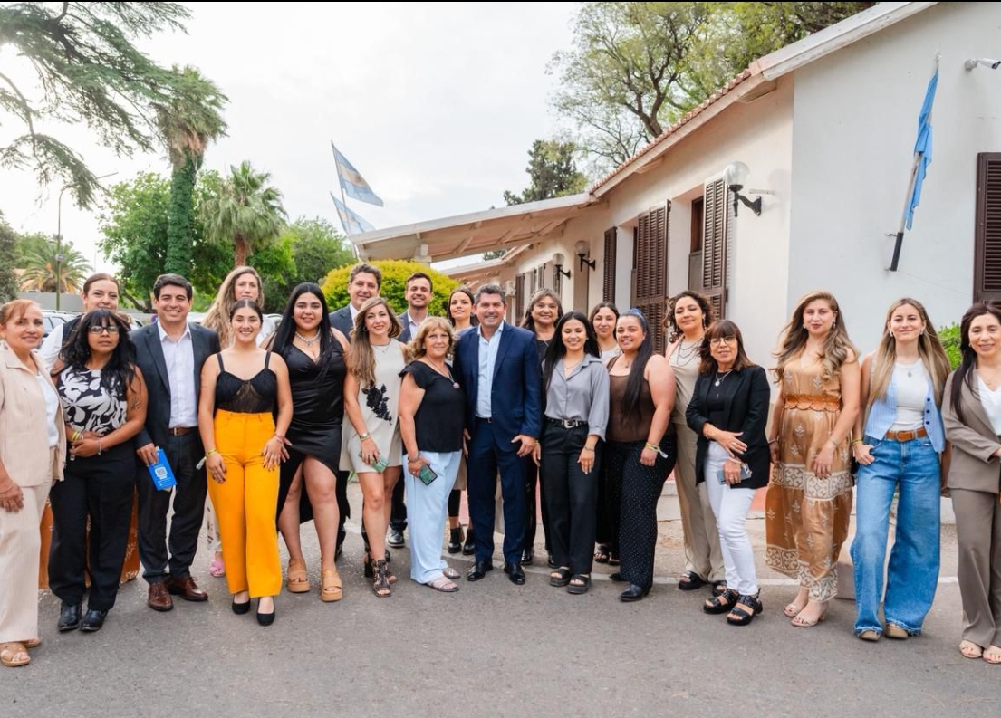 Las 19 aspirantes a Emprendedora del Sol se reunieron con el gobernador