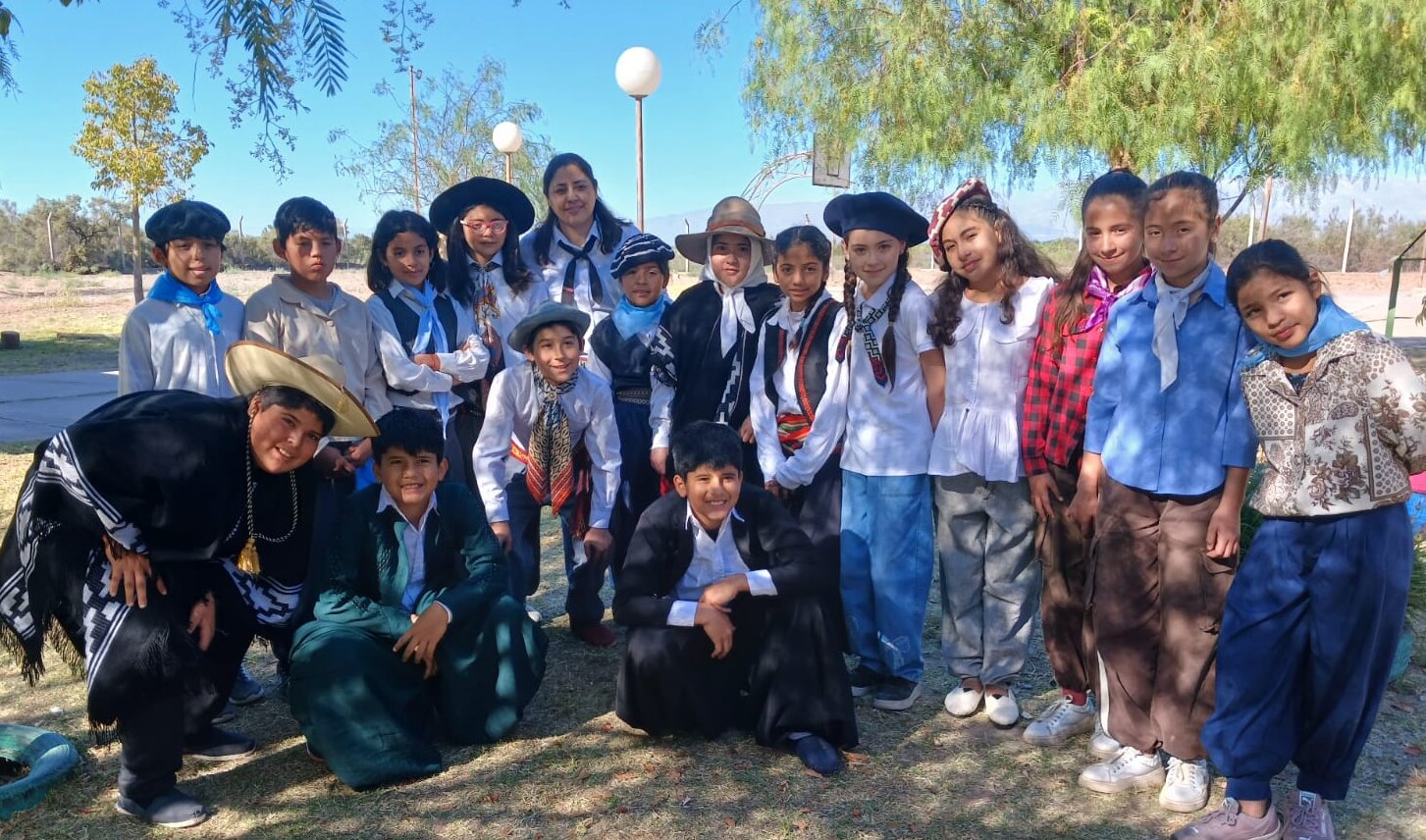 Homenaje al “Día de la Tradición” en la escuela Esteban de Luca 9 de Julio