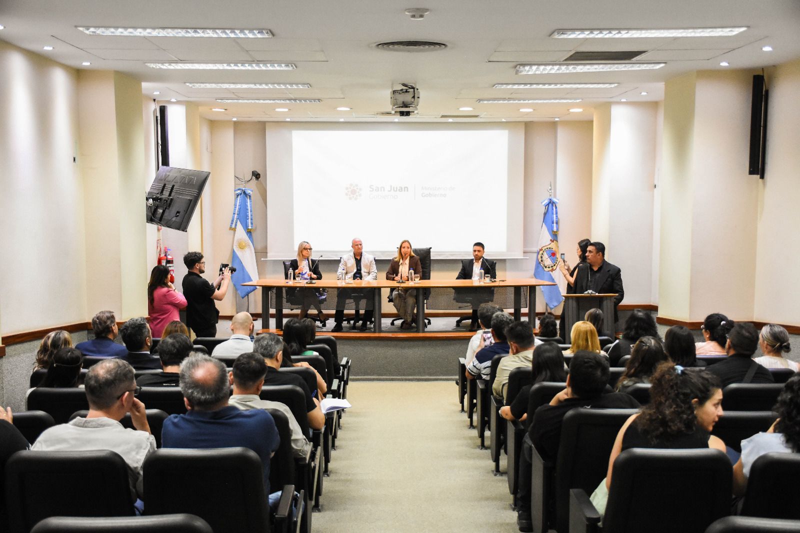 Gobierno presentó la Ficha de Trabajo de la actividad minera