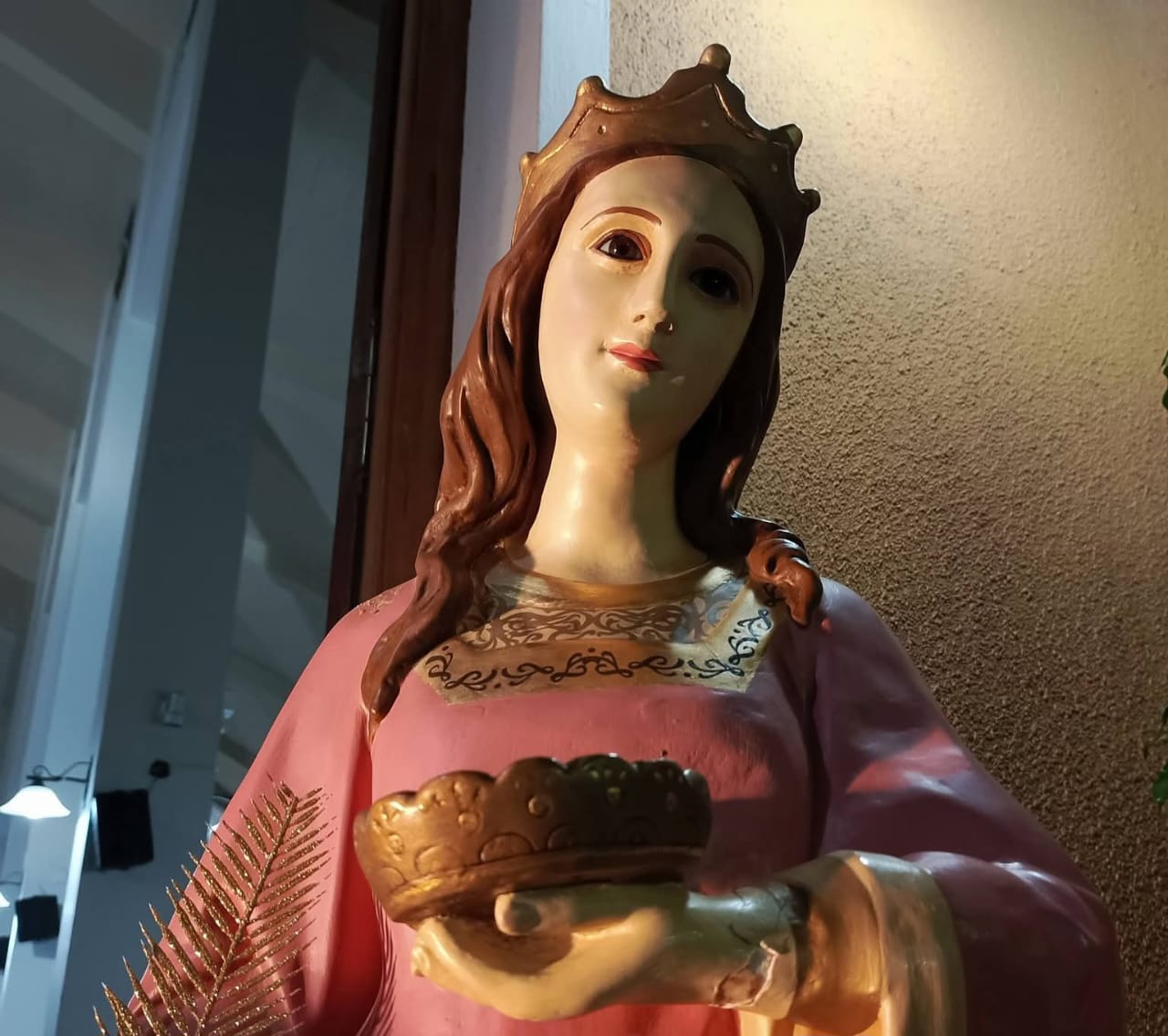 Luz de esperanza: Procesión de antorchas en el día de Santa Lucía