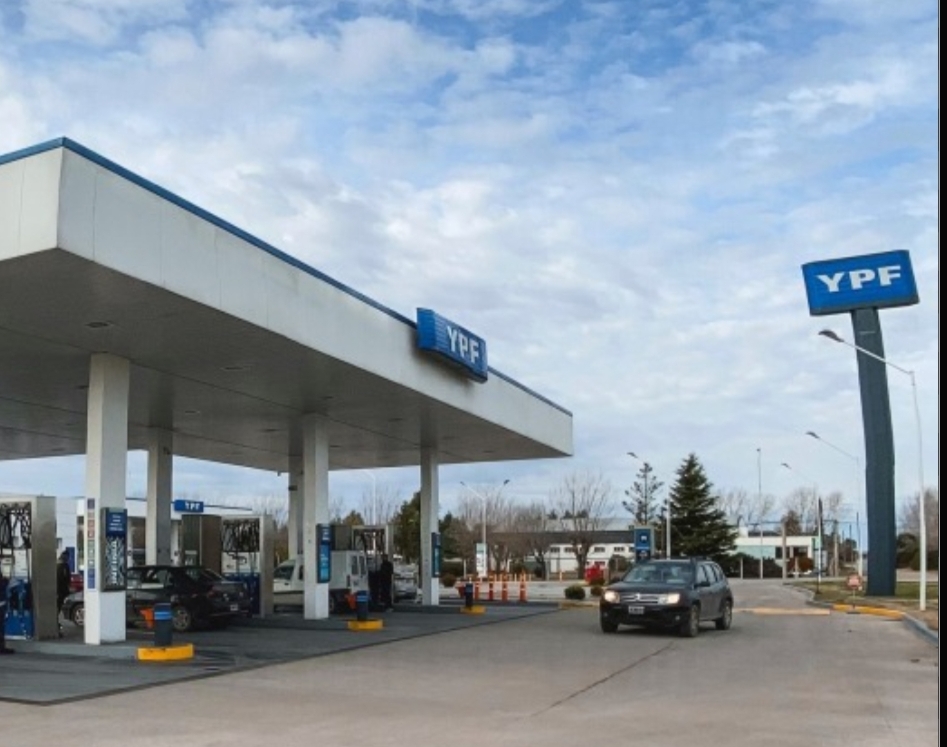 Baja el precio de la nafta en YPF