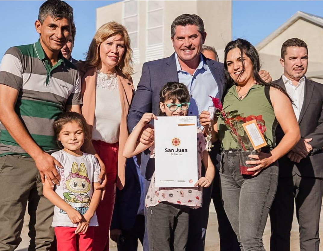 En Jáchal, Orrego entregó 83 viviendas, anunció un pavimento clave y reafirmó el compromiso con la producción sanjuanina