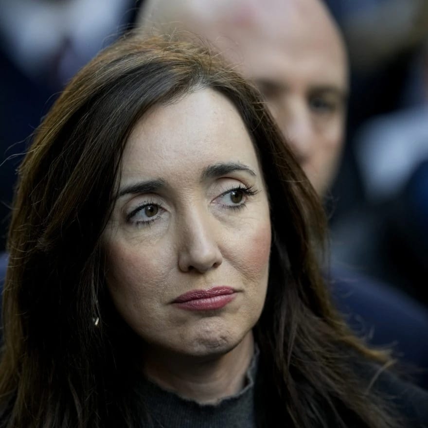 Villarruel viajó a la zona de los incendios para exponer a Milei, que subió una foto hecha con IA