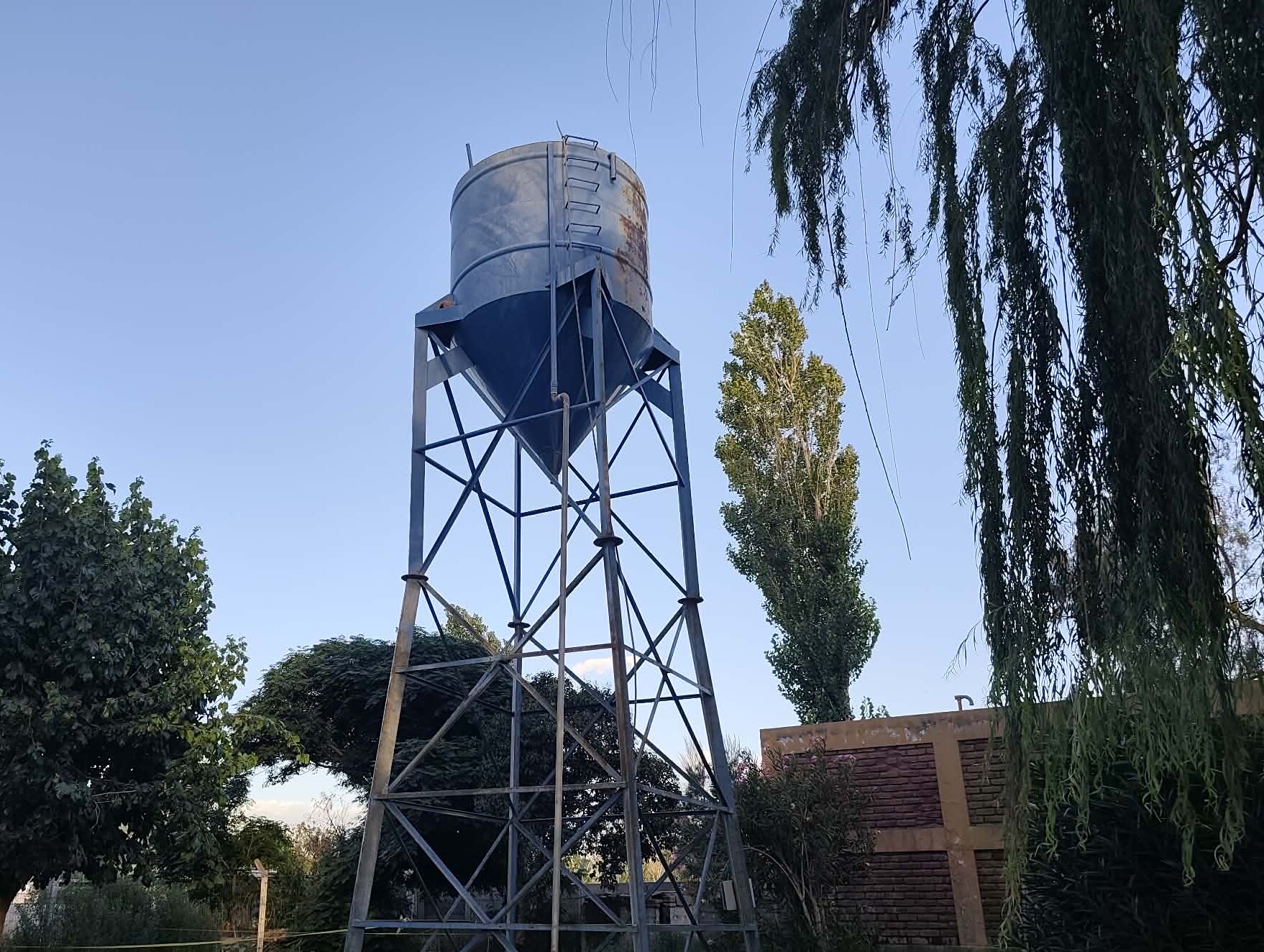 Inconvenientes con el agua potable en Fiorito de 277 usuarios solo pagan 7