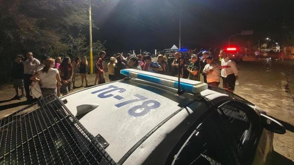 Evacuación en Barrio Los Pertinentes: 10 familias fueron rescatadas