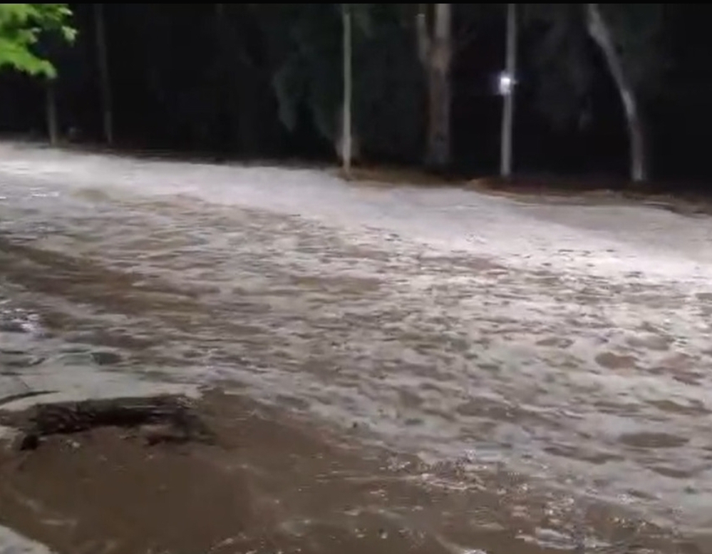 Cinco familias evacuadas por las fuertes lluvias en Ullúm
