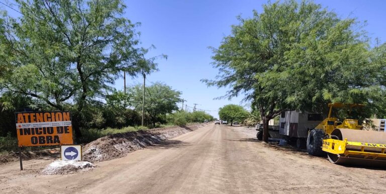 El gobernador Marcelo Orrego tomo la decisión de hacer el pavimento hasta la escuela Perez Ciani en 9 de Julio