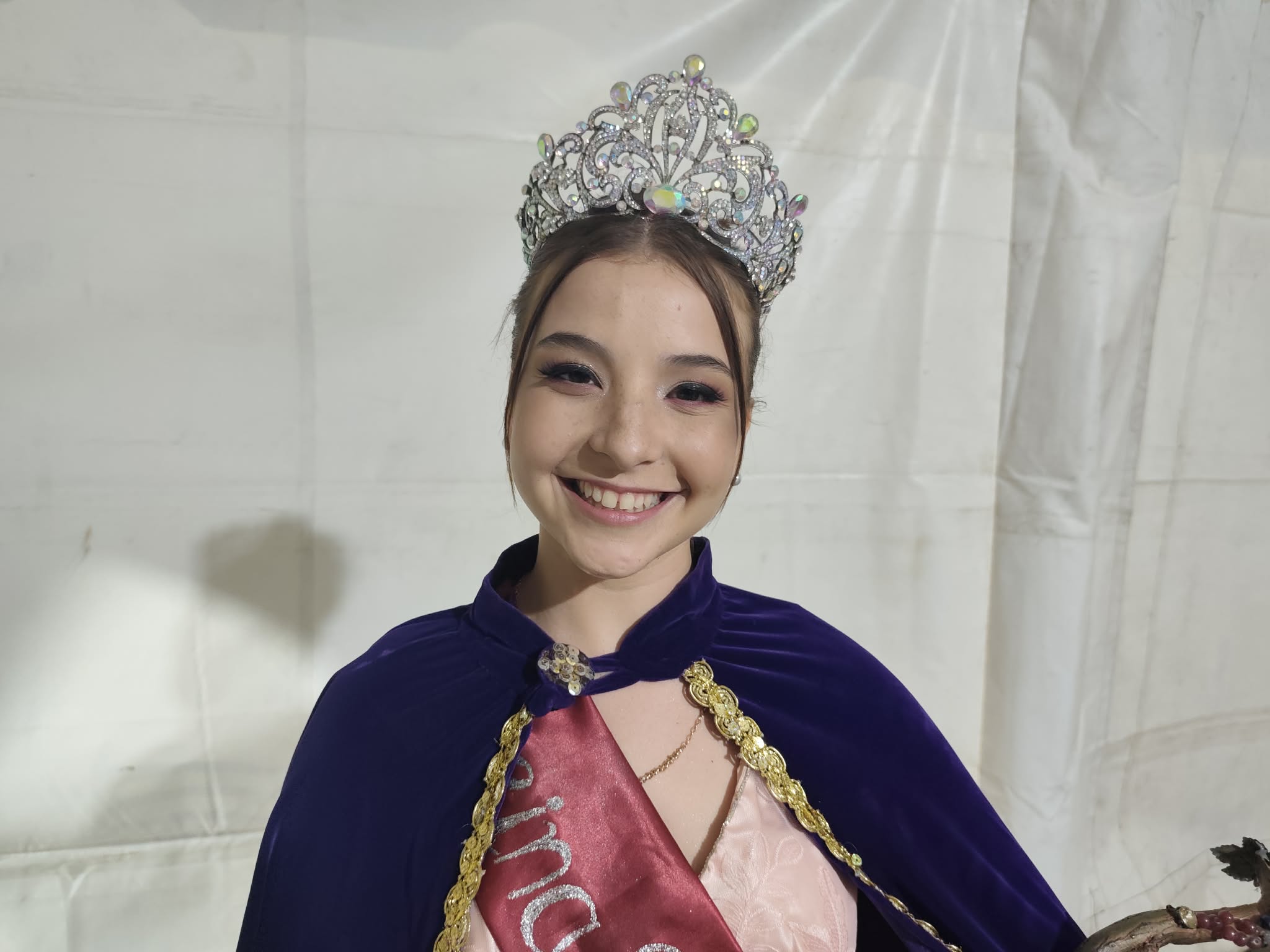 Guadalupe Herrera es la Reina de la fiesta del Racimo y el Vino
