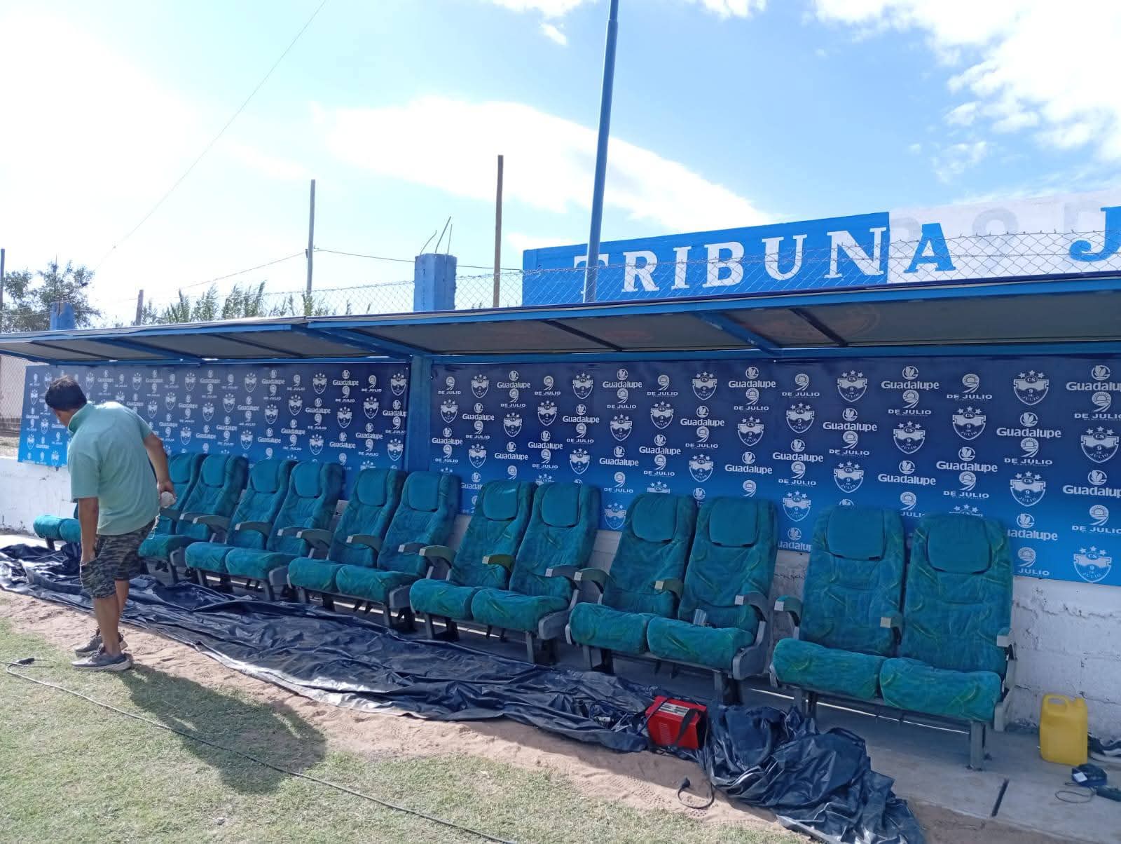 Renovación en casa: nuevos bancos de suplentes para el debut del Club Sportivo 9 de Julio