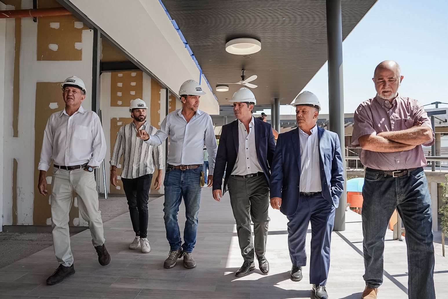 La obra del nuevo mall que impulsa la inversión privada recibió la visita del gobernador