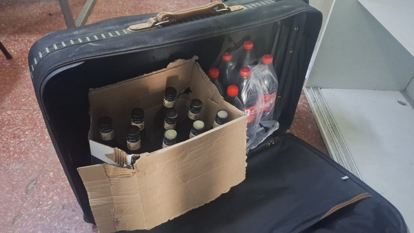 Se robo la maleta feliz y lo detuvo la policía