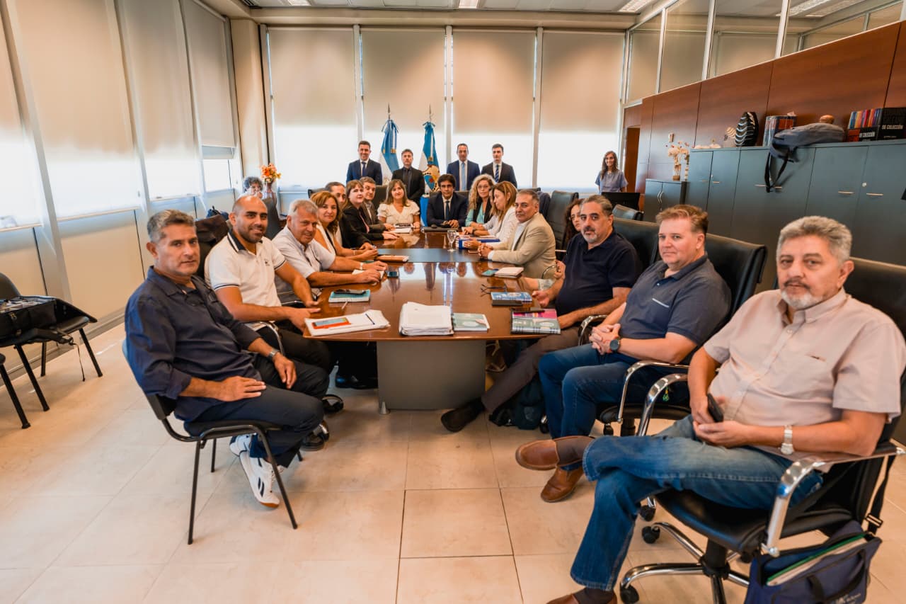 Paritaria con gremios docentes