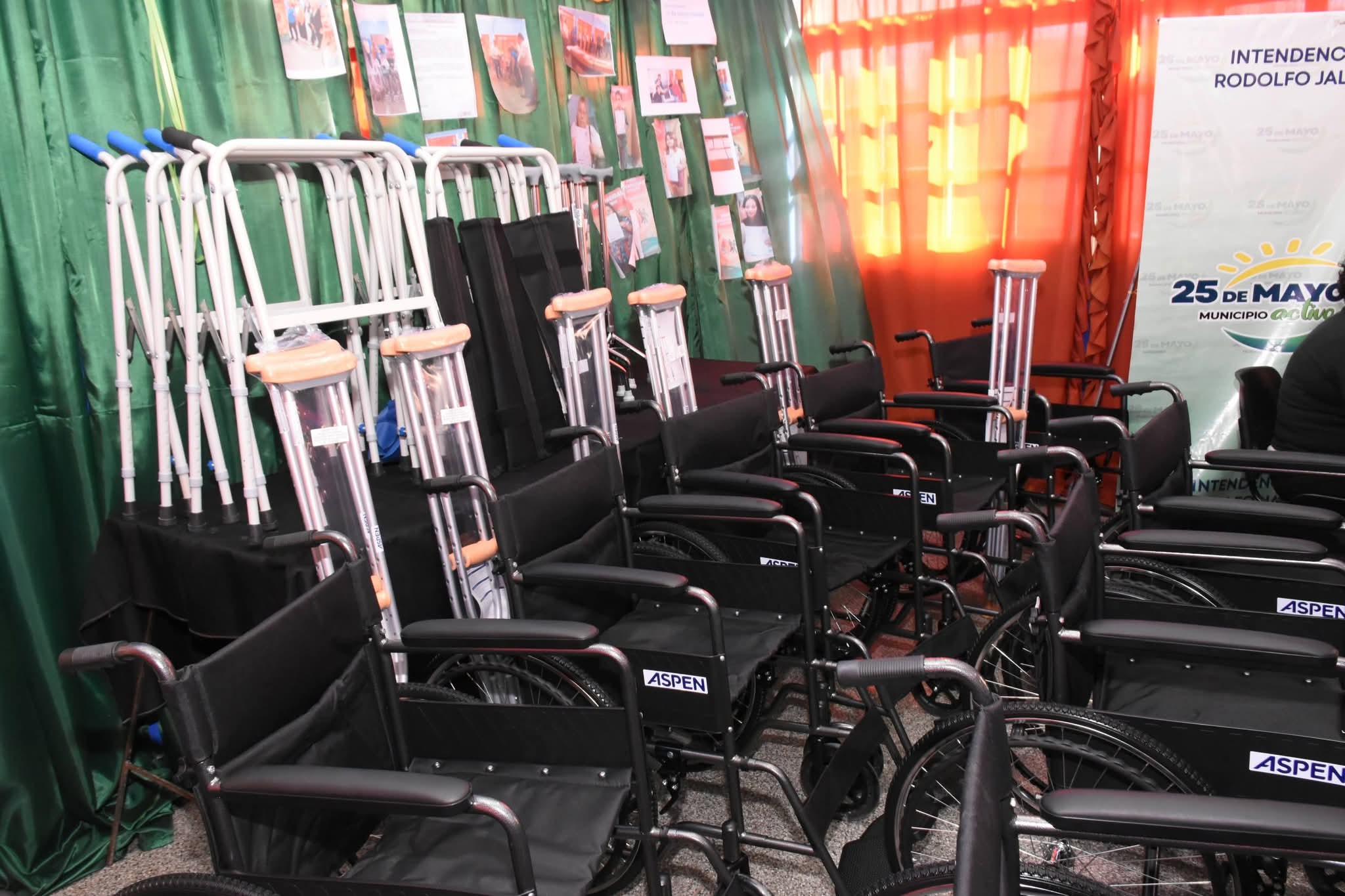 Entrega de elementos ortopédicos fortalece el banco municipal en 25 de Mayo