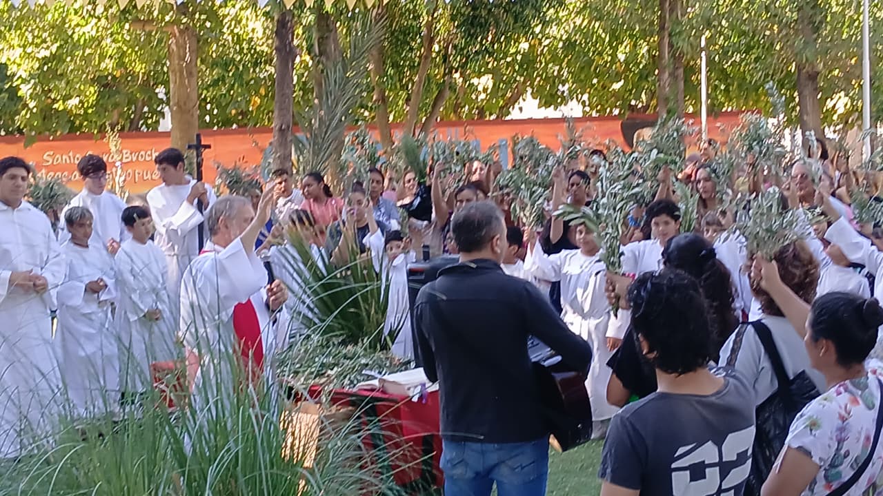 Domingo de Ramos en 9 de Julio: familias unidas en la fe