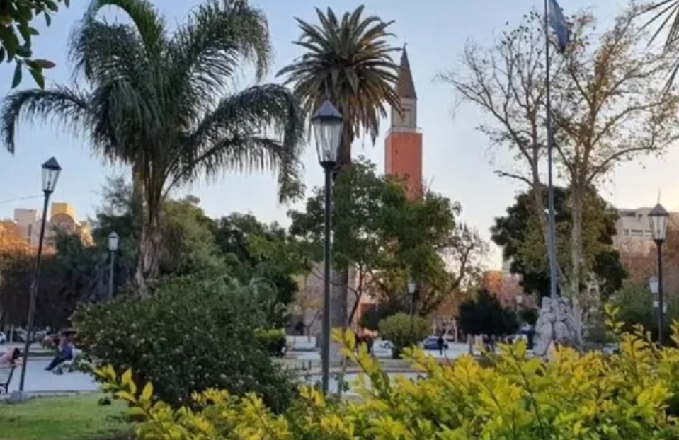 Clima agradable, cielo parcialmente nublado y posibles lluvia
