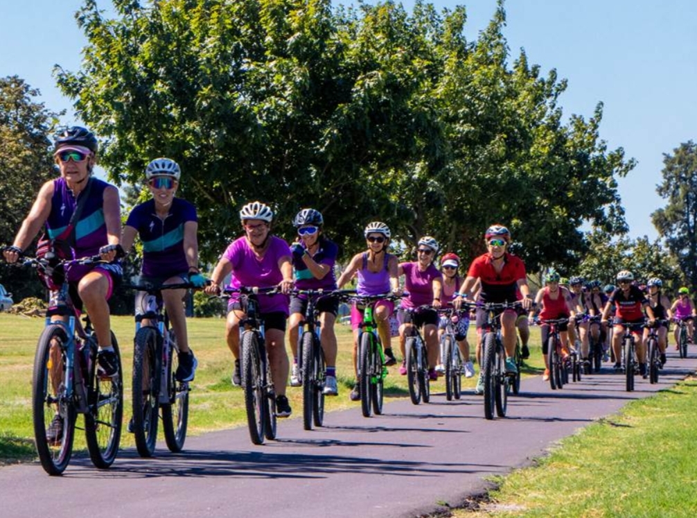 Gran bicicleteada por el Día de la Mujer en Albardon
