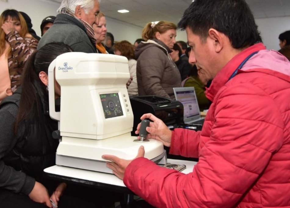 Operativo de salud oftalmológico en Santa Lucía