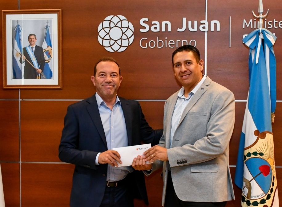 Fernando Flores Romero asumió como nuevo director del Hospital de Sarmiento