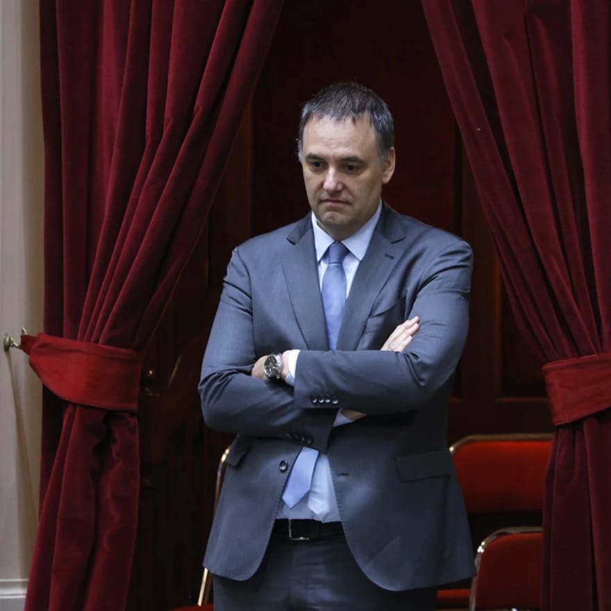 Mal clima con Adorni en el gobierno: “Le va a costar caro”