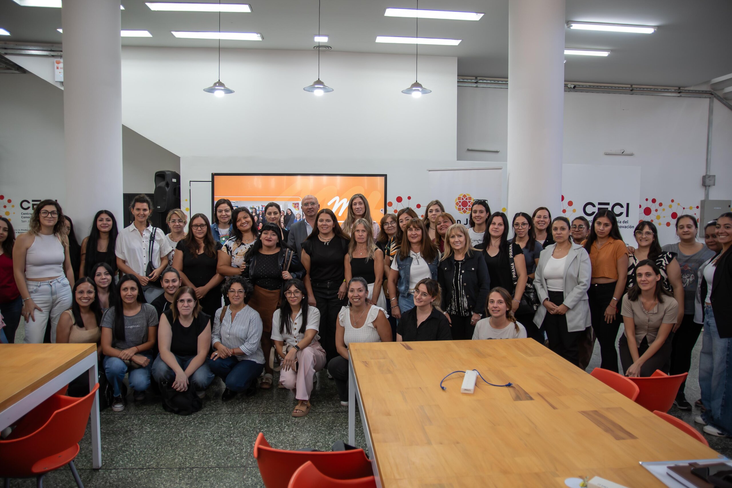 Comenzó Mujeres + con más de 30 proyectos de emprendedoras