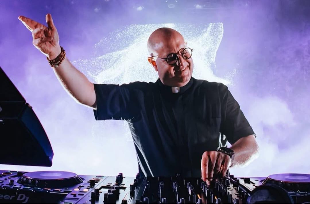 El cura DJ que es sensación global se presentará en Mendoza en octubre