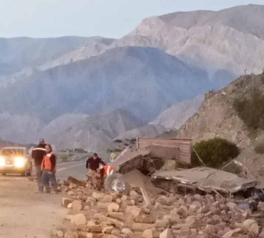 Terrible vuelco de un camión en Calingasta: falleció un hombre
