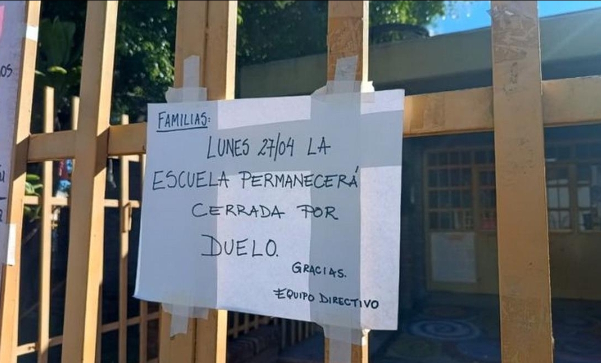 Una nena se tropezó con sus cordones, se golpeó contra un banco y falleció