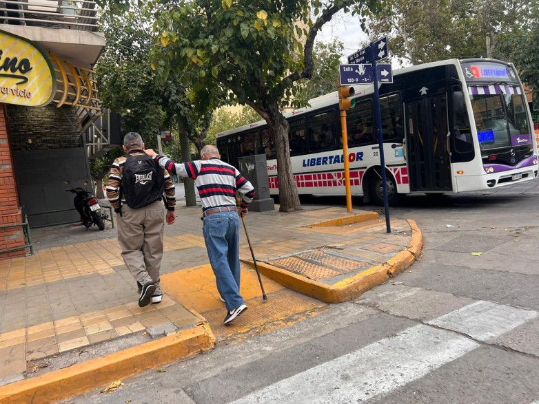 Se extiende la validez de los pases de colectivo vencidos para personas con discapacidad