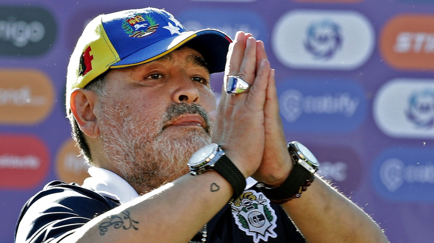 Nuevo juicio por la muerte de Maradona: afirman que agonizó durante 12 horas