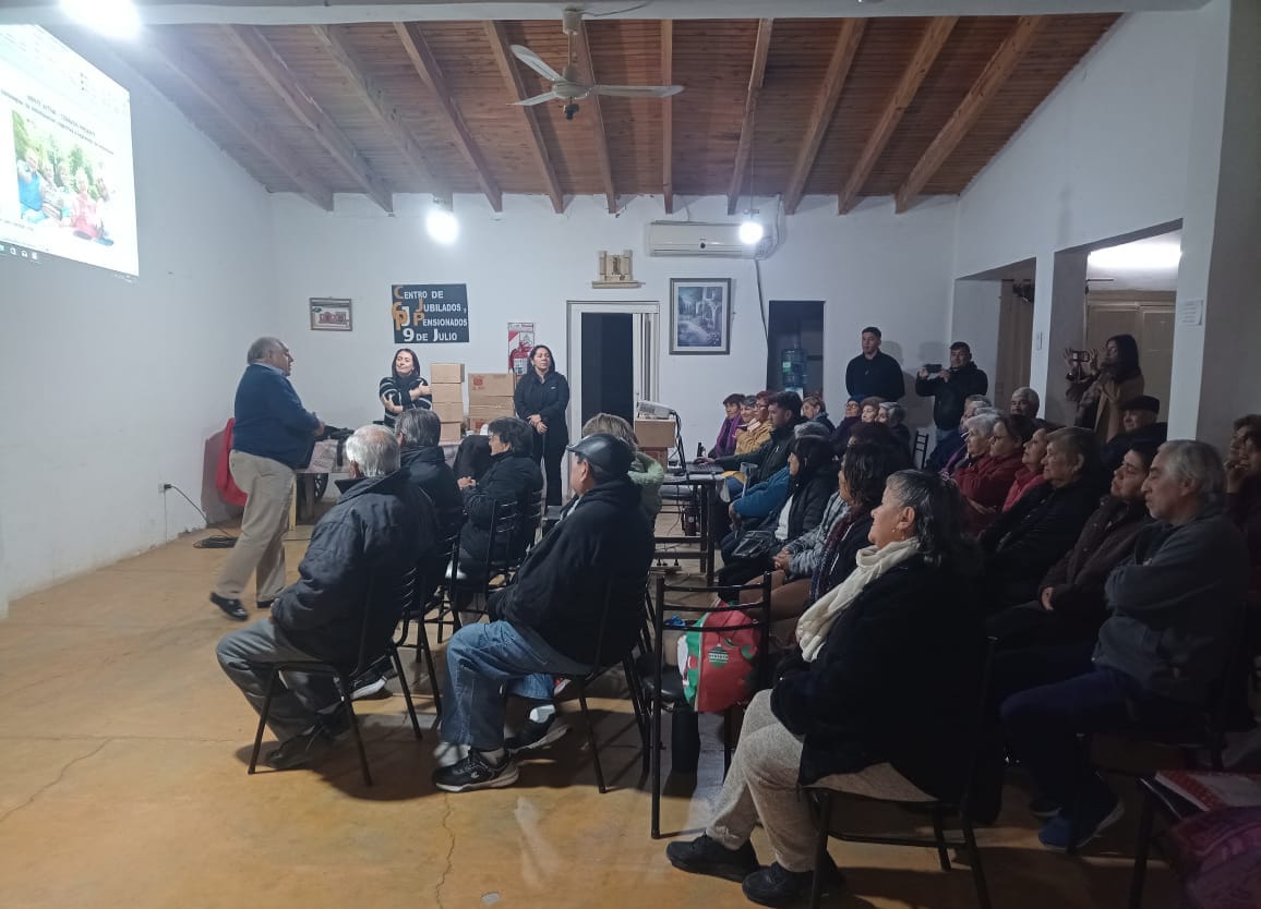 Visita del titular de adulto mayor Roberto Ochoa a 9 de Julio