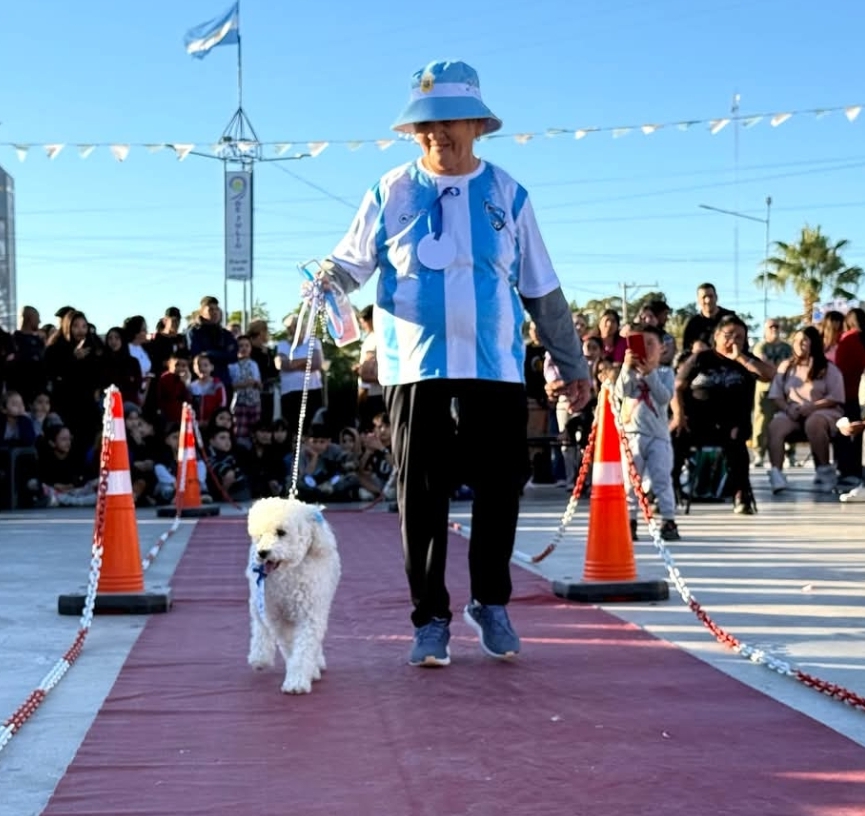 Hermoso desfile de Mascotas en 9 De Julio