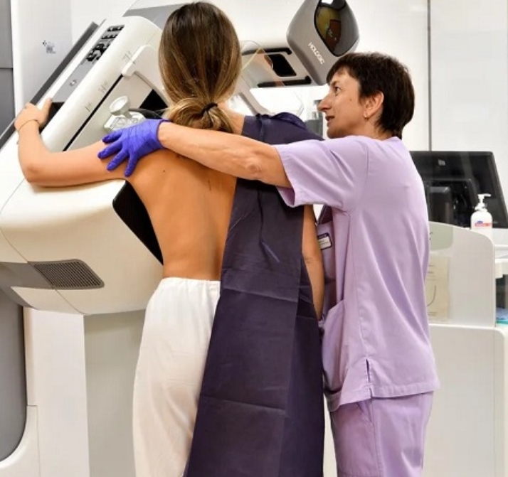Se realizará una nueva noche de las mamografías en nueve centros de salud con obtención de turnos