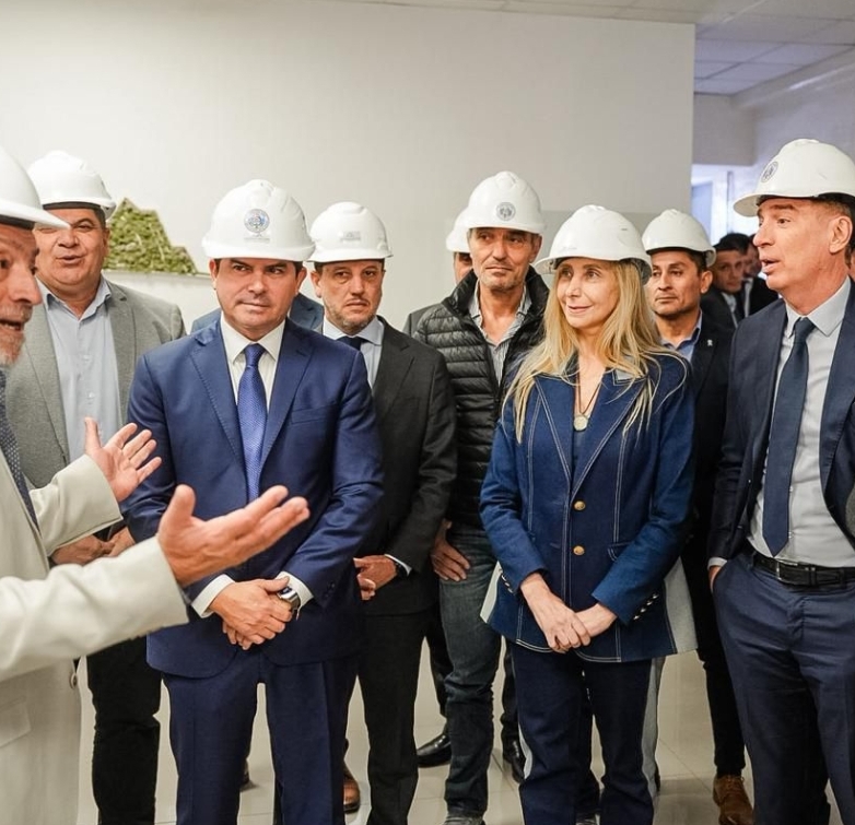 Karina Milei recorrió una calera en Sarmiento