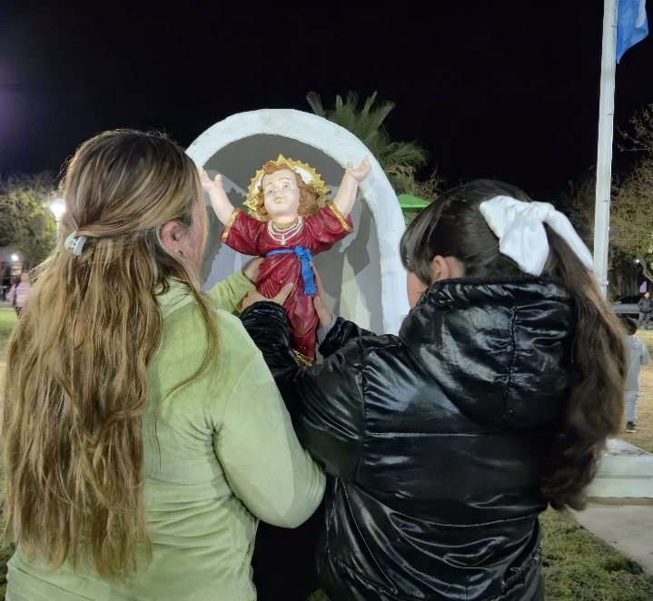 ”La gente buena no se entierra, se siembra”: la plaza ullunera que homenajea a Evelyn, la joven policía fallecida