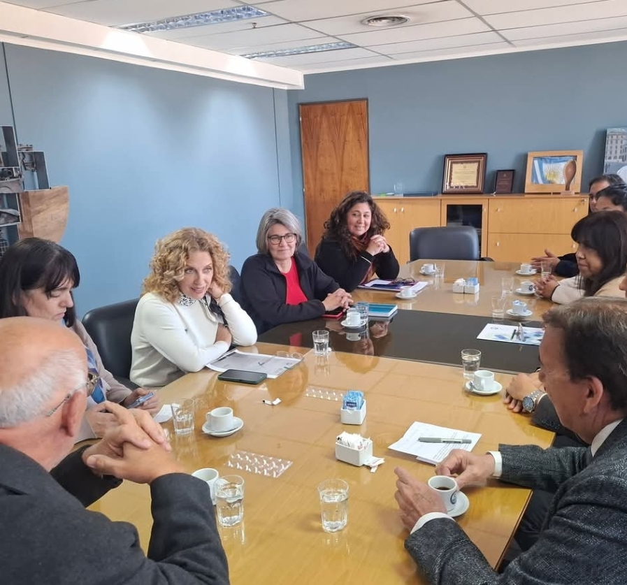 Firma de acta complementaria entre la UNSJ y Albardón para cursos de capacitación