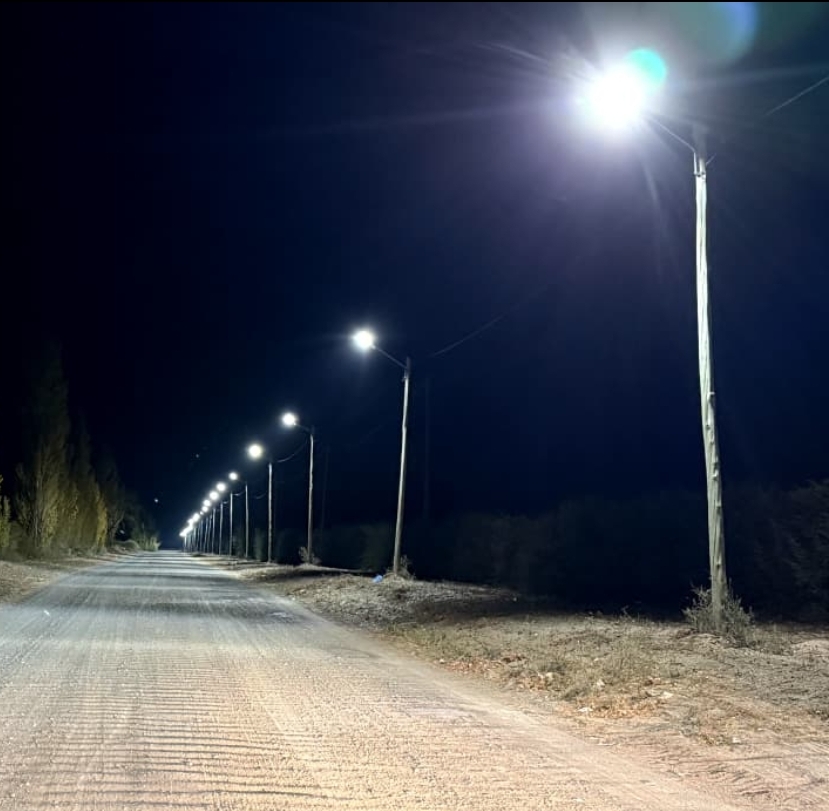 Después del pavimento, avanzan las obras de iluminación LED en inmediaciones de la Escuela Ana Pérez Ciani