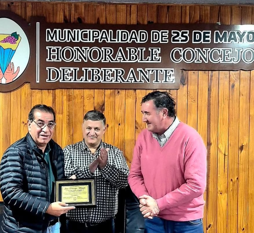 Emotivo reconocimiento en 25 De Mayo a Juan Domingo Mercado, quien dejó su banca como concejal por cuestiones de salud